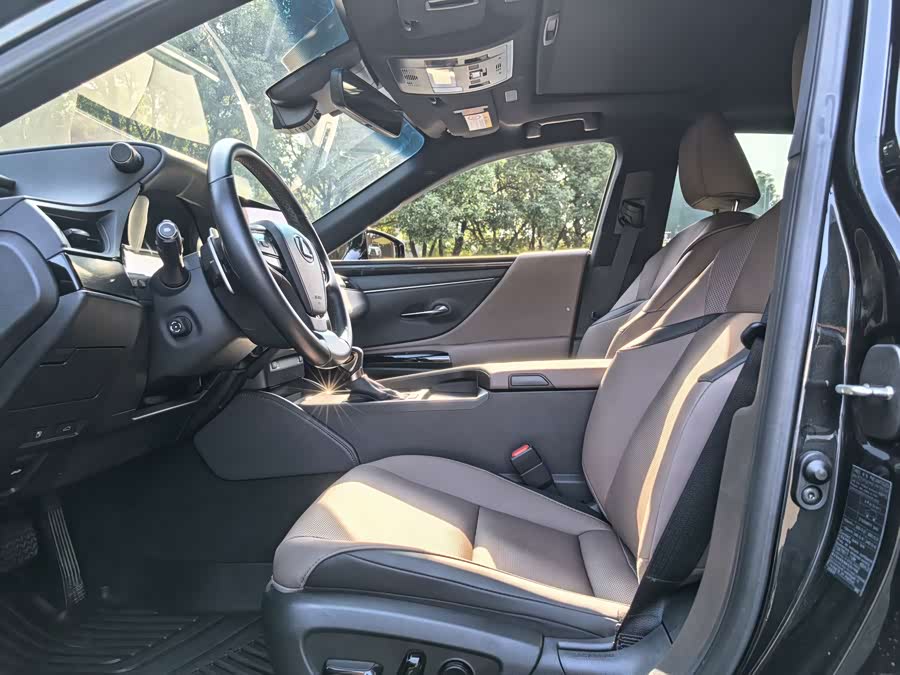 Lexus ES 2022 300h Excellence - zdjęcie 5