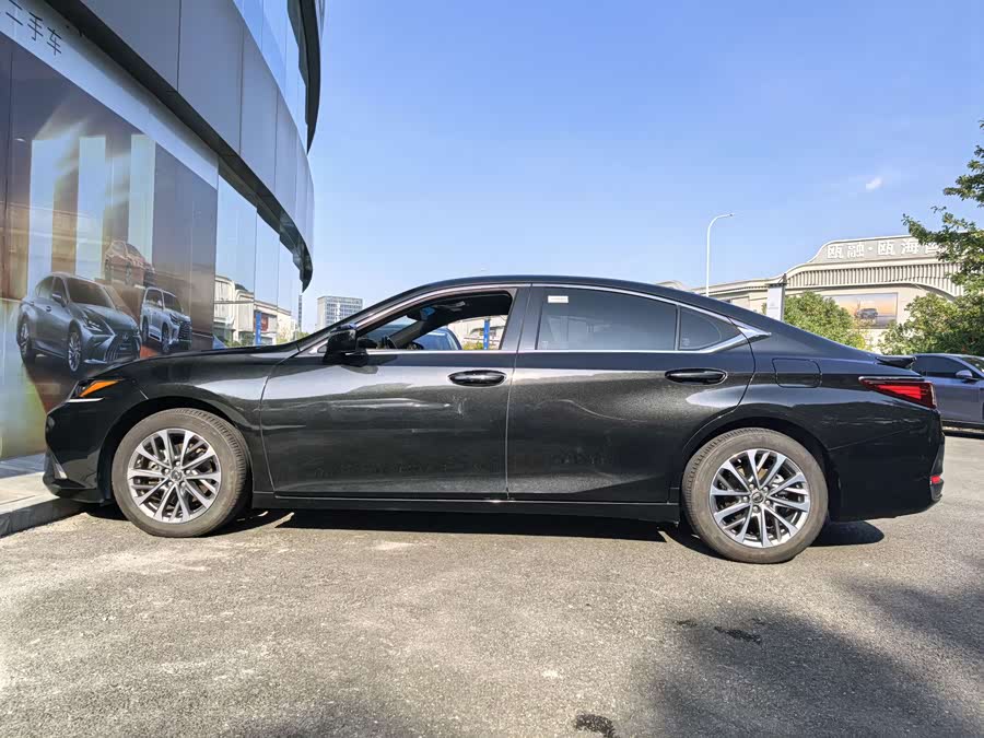 Lexus ES 2022 300h Excellence - zdjęcie 10