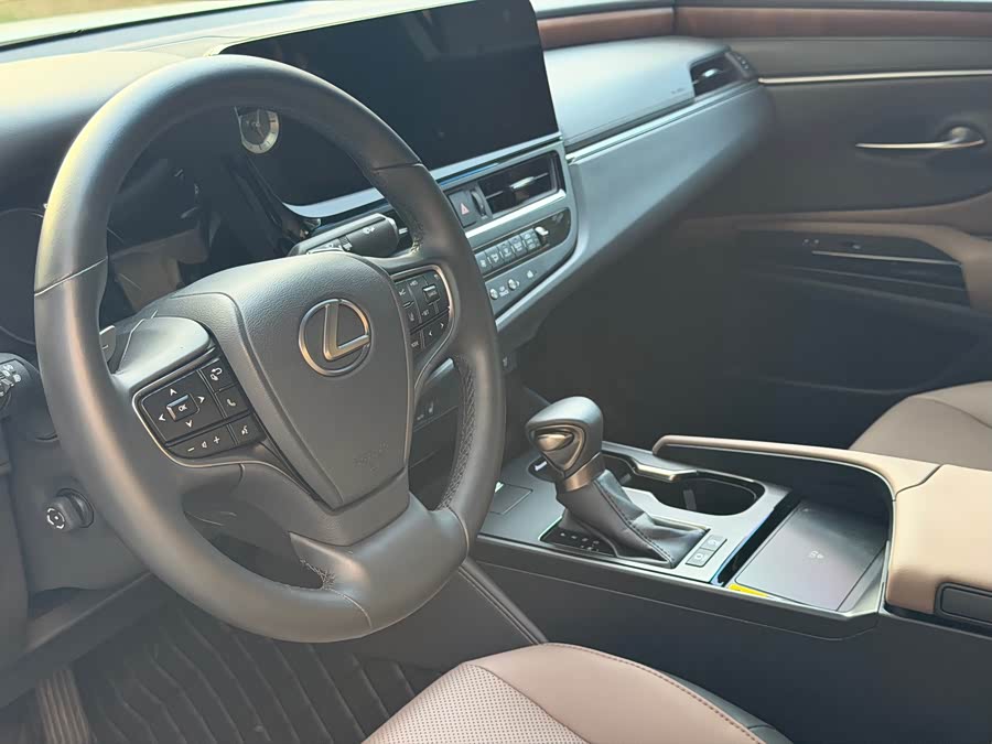 Lexus ES 2024 200 Premium - zdjęcie 12