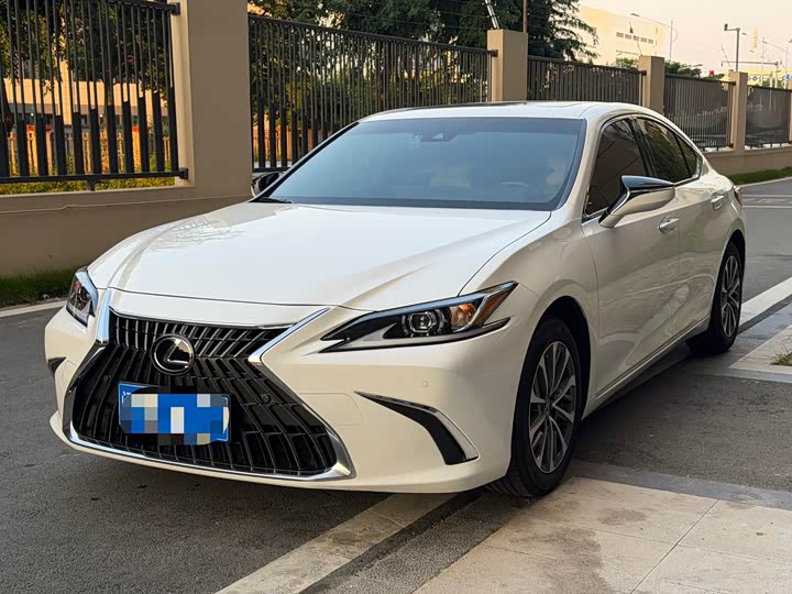 Lexus ES 2024 200 Premium - zdjęcie 15