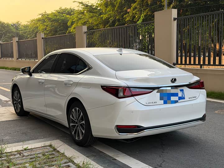 Lexus ES 2024 200 Premium - zdjęcie 20