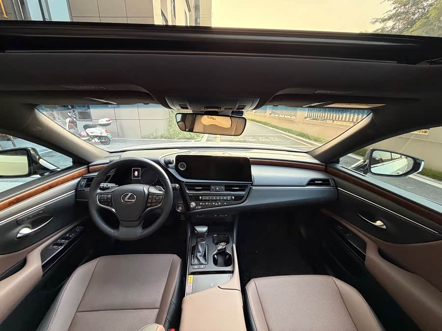 Lexus ES 2024 200 Premium - zdjęcie 7