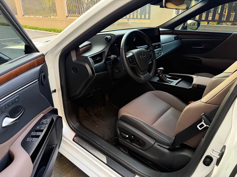 Lexus ES 2024 200 Premium - zdjęcie 8