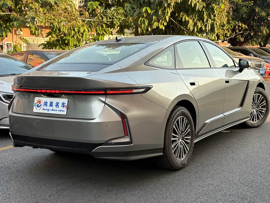Lexus ES 300h - zdjęcie 5