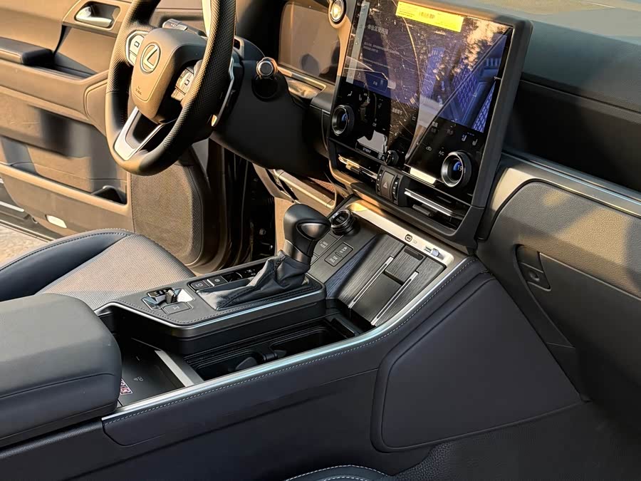 Lexus GX 550 - zdjęcie 8