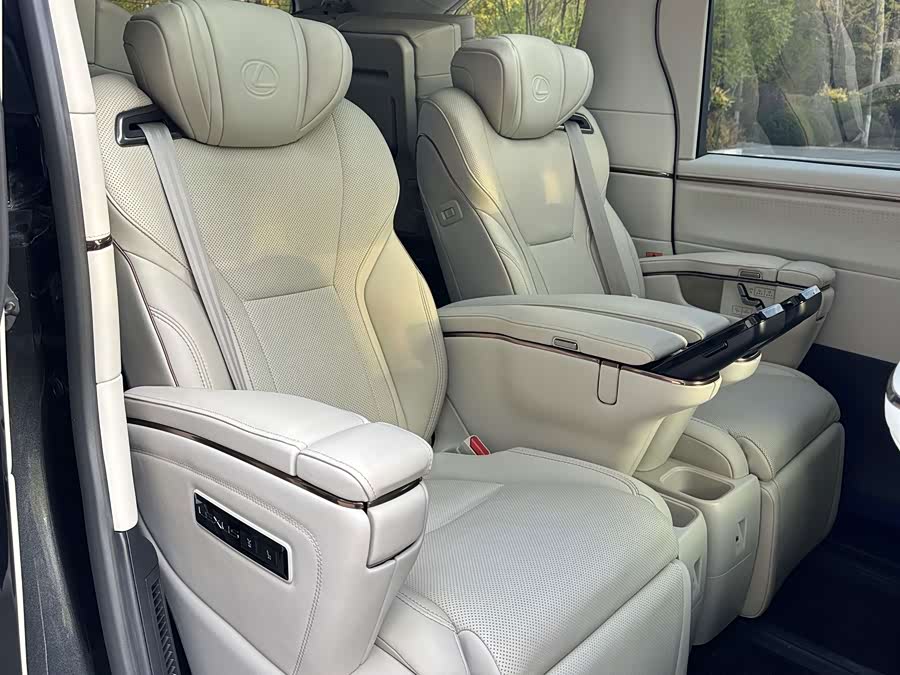 Lexus LM 2023 500h 6-Seater Prestige - zdjęcie 11