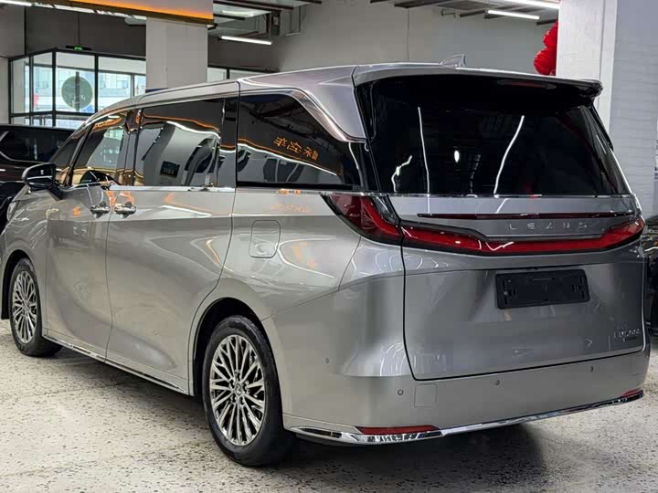 Lexus LM 2023 500h 6-Seater Prestige - zdjęcie 12
