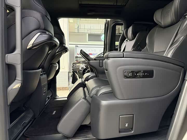 Lexus LM 2023 500h 6-Seater Prestige - zdjęcie 14