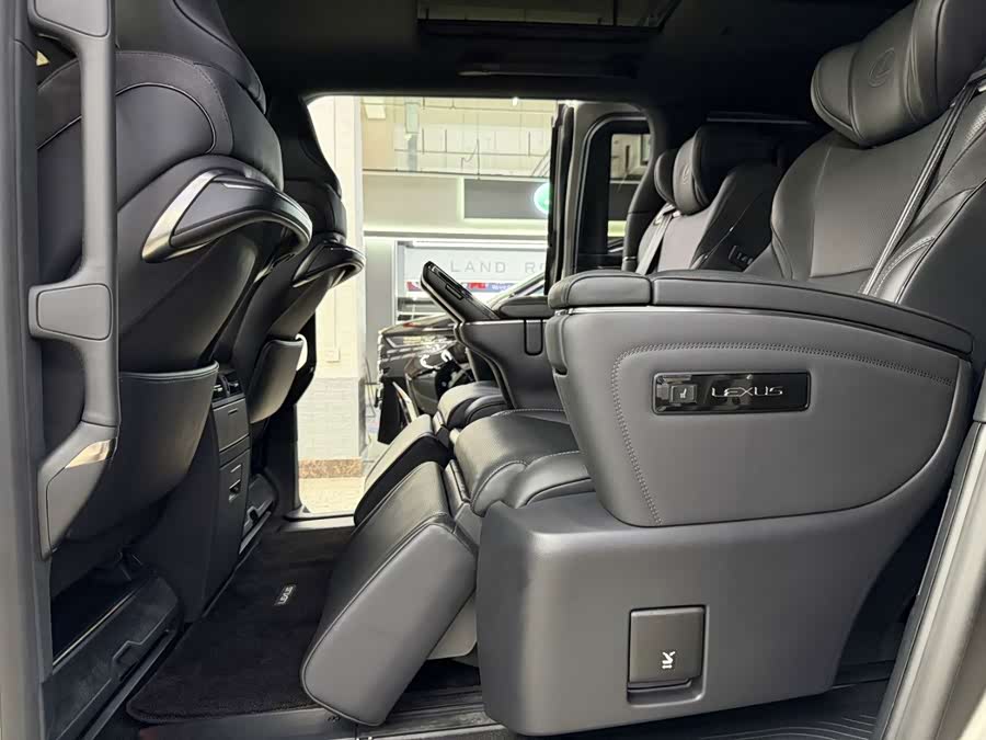 Lexus LM 2023 500h 6-Seater Prestige - zdjęcie 4