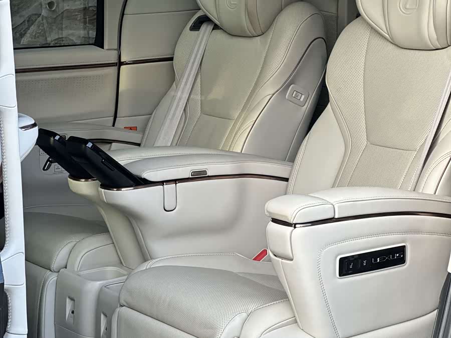 Lexus LM 2023 500h 6-Seater Prestige - zdjęcie 10