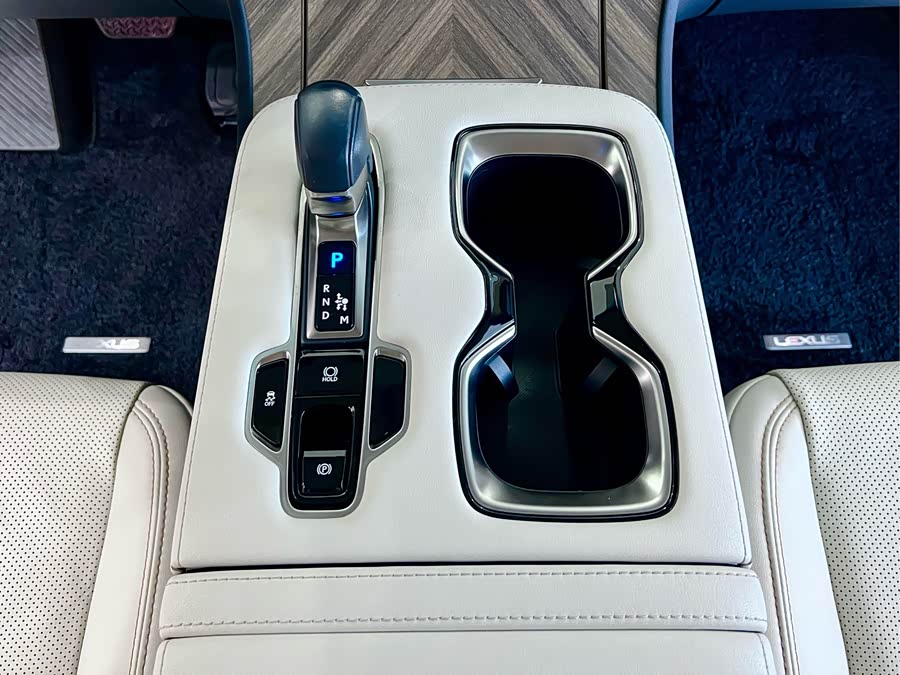 Lexus LM 2025 500h 6-Seater Prestige - zdjęcie 18