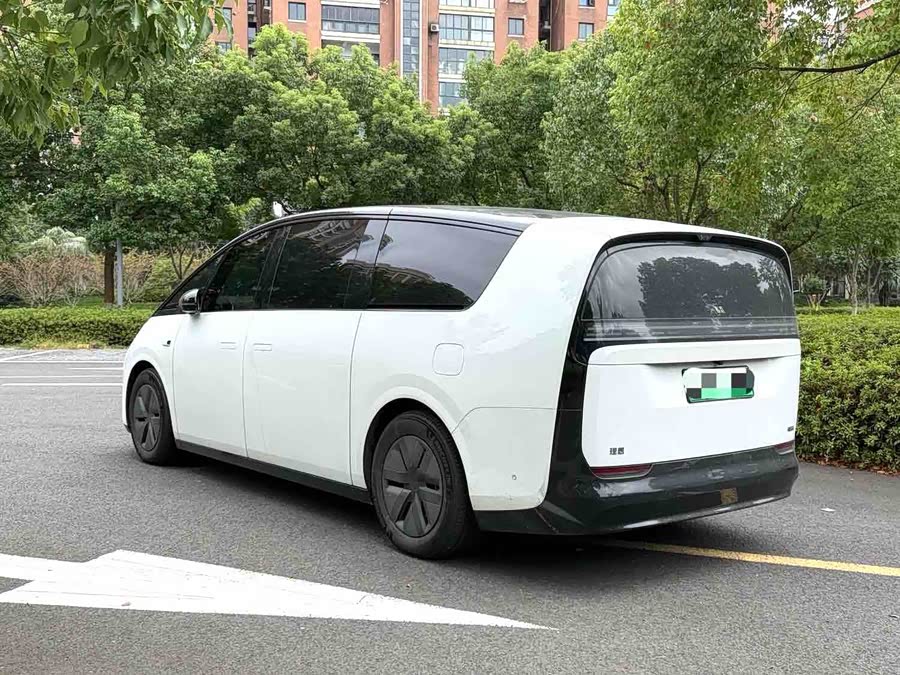Li Auto MEGA 2025 Home Special Edition - zdjęcie 11