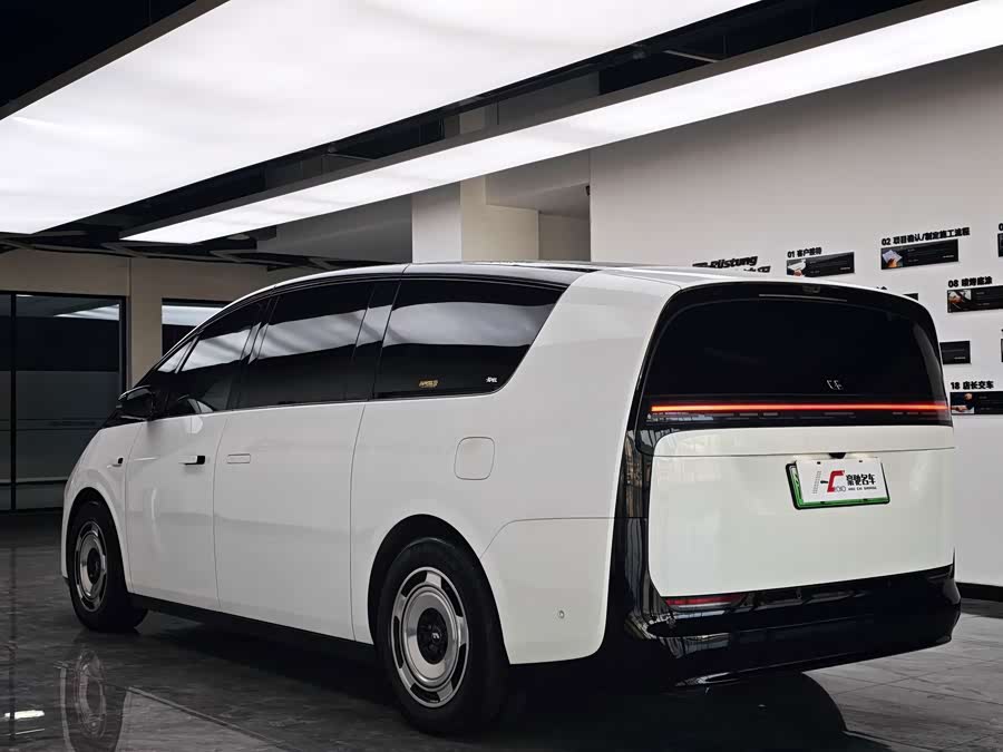 Li Auto MEGA 2025 Ultra Smart Refresh - zdjęcie 6