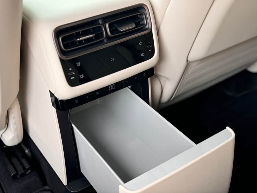 Li Auto i6 2025 2WD Standard - zdjęcie 16