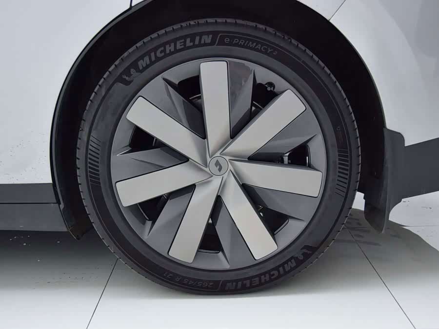 Li Auto i6 2025 4WD Standard - zdjęcie 19