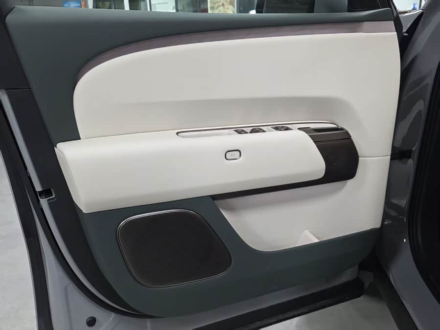 Li Xiang L9 2026 Livis - zdjęcie 11