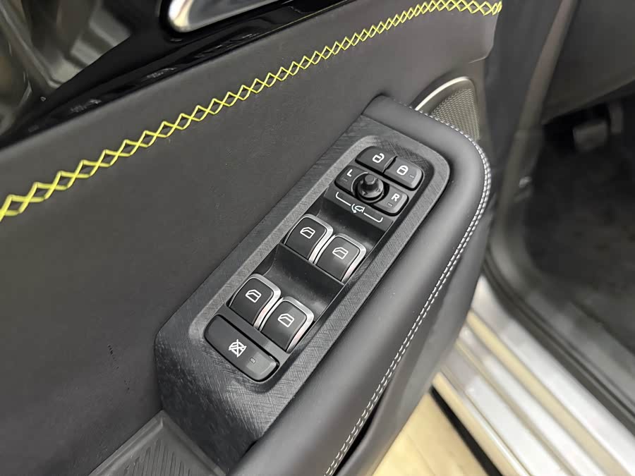 Lynk & Co 03 2.0T Auto Ultra - zdjęcie 13