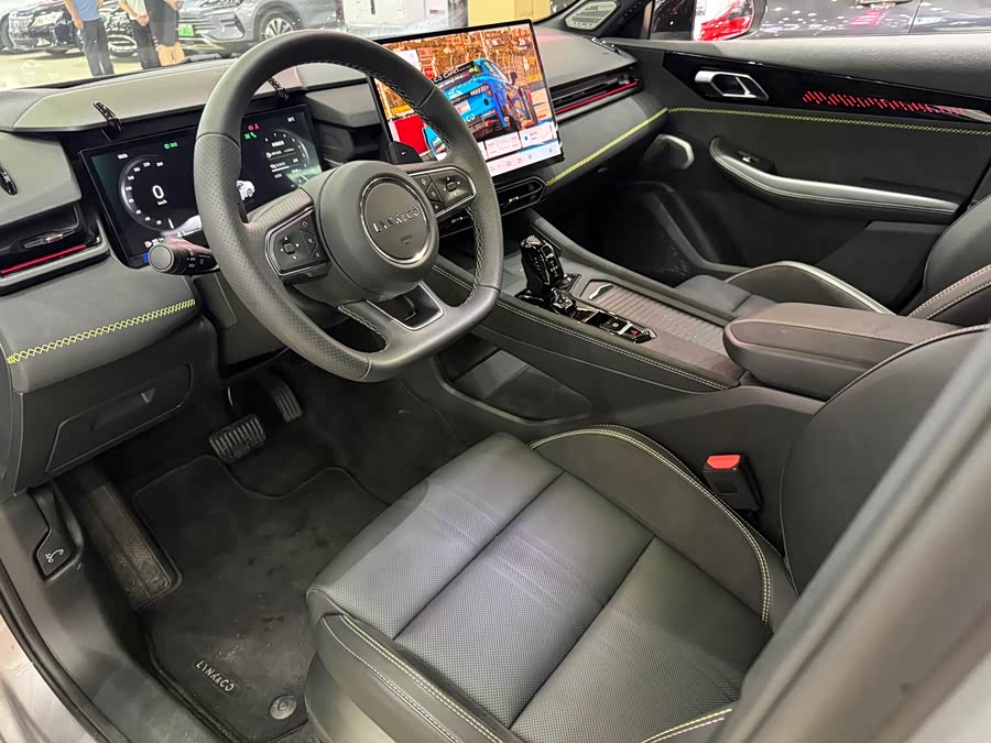 Lynk & Co 03 2.0T Auto Ultra - zdjęcie 15