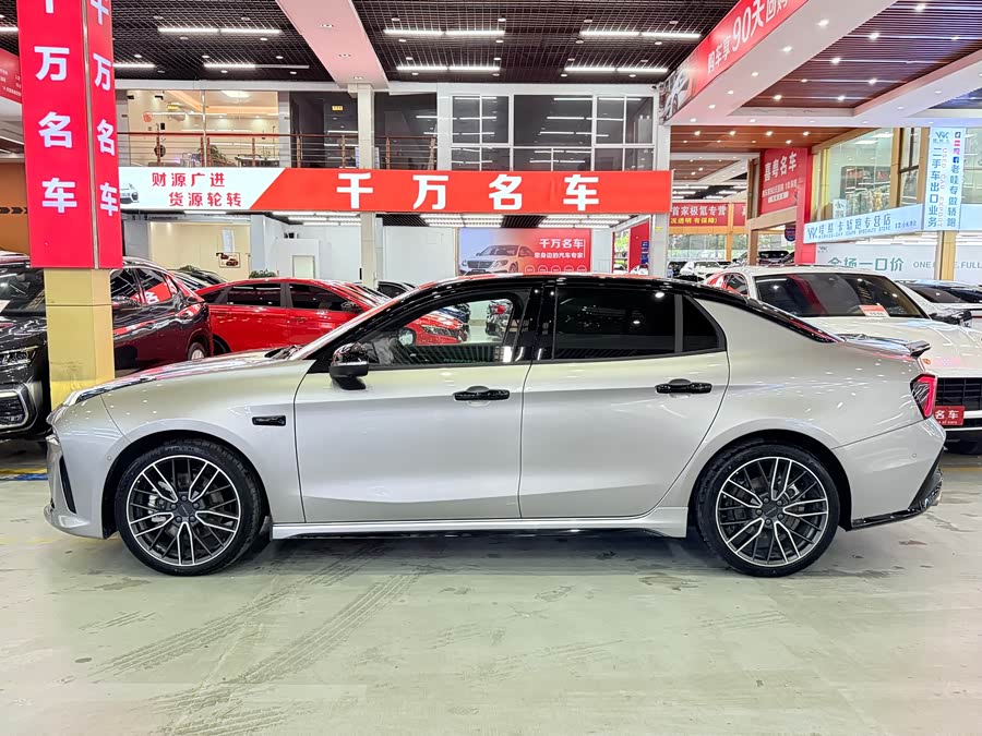 Lynk & Co 03 2.0T Auto Ultra - zdjęcie 3