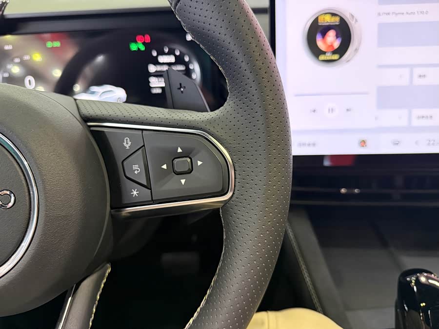 Lynk & Co 03 2.0T Auto Ultra - zdjęcie 8