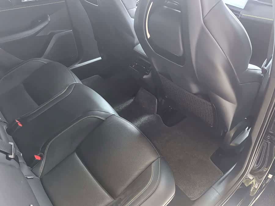 Lynk & Co 03 2.0T DCT Sport Pro - zdjęcie 12