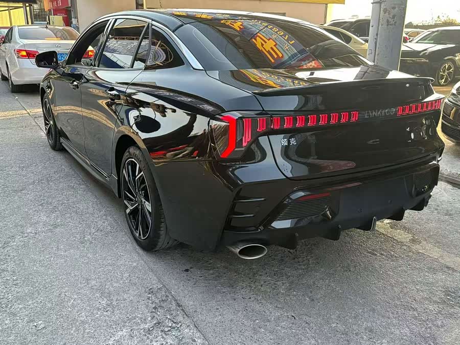 Lynk & Co 03 2.0T DCT Sport Pro - zdjęcie 13
