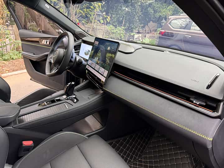 Lynk & Co 03 2.0T DCT Sport Pro - zdjęcie 16