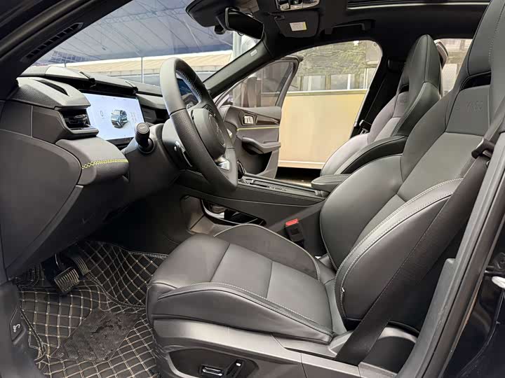 Lynk & Co 03 2.0T DCT Sport Pro - zdjęcie 19