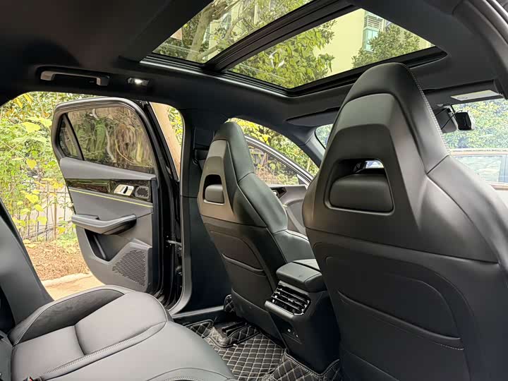 Lynk & Co 03 2.0T DCT Sport Pro - zdjęcie 20