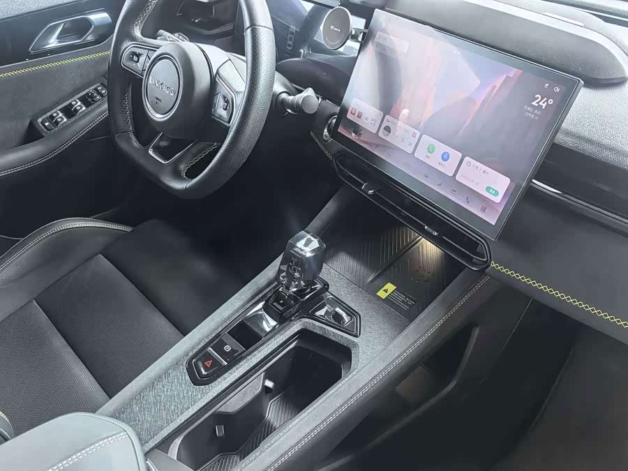Lynk & Co 03 2.0T DCT Sport Pro - zdjęcie 5