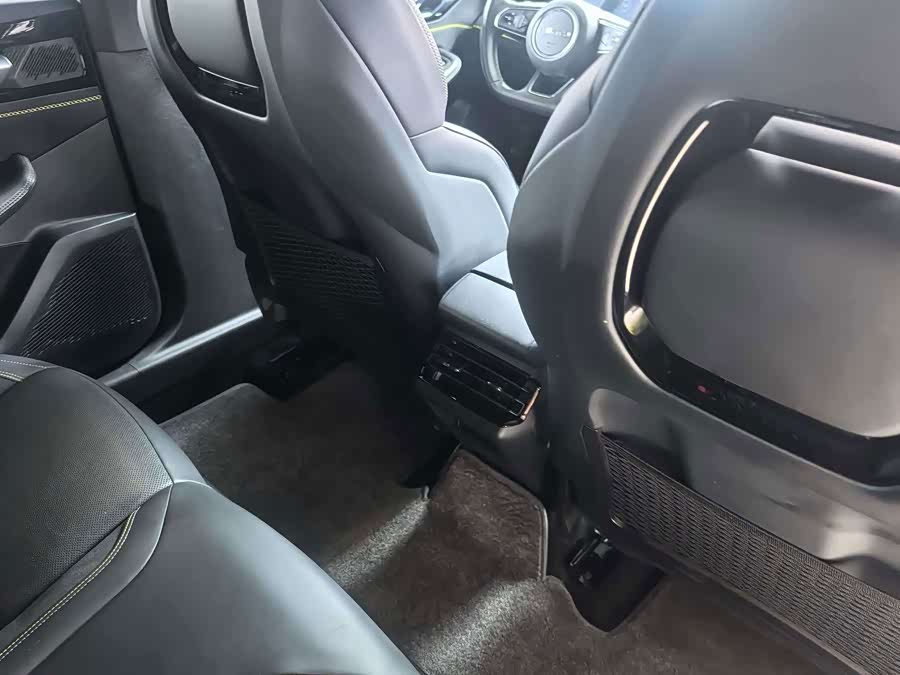 Lynk & Co 03 2.0T DCT Sport Pro - zdjęcie 6