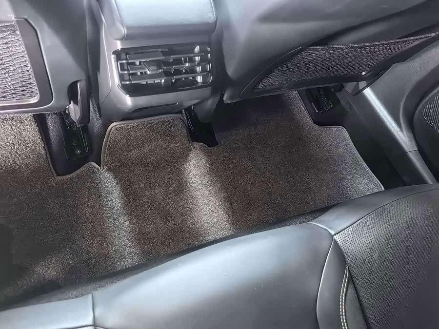 Lynk & Co 03 2.0T DCT Sport Pro - zdjęcie 7