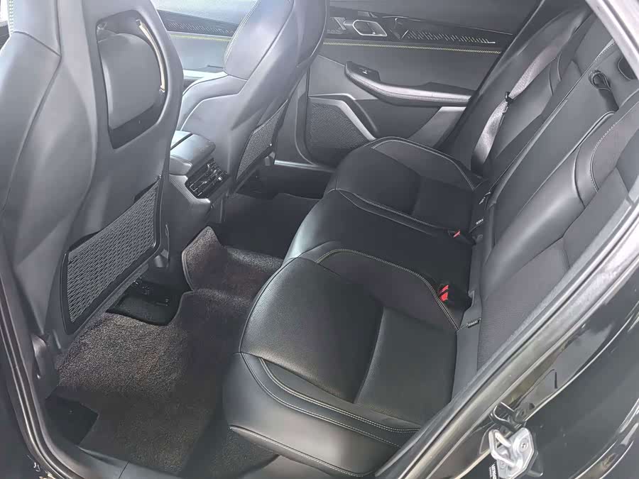 Lynk & Co 03 2.0T DCT Sport Pro - zdjęcie 8