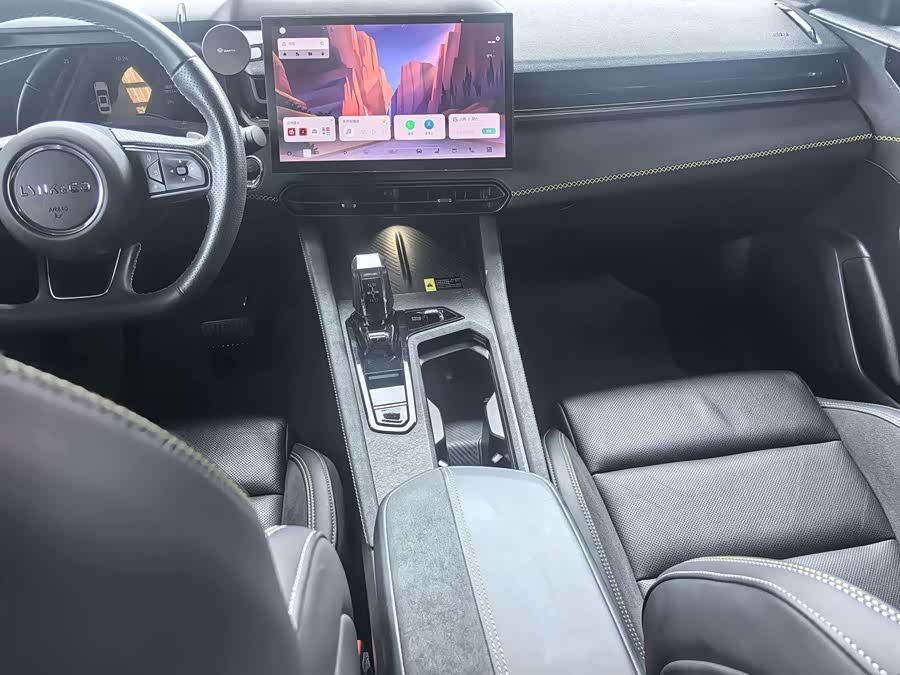 Lynk & Co 03 2.0T DCT Sport Pro - zdjęcie 9