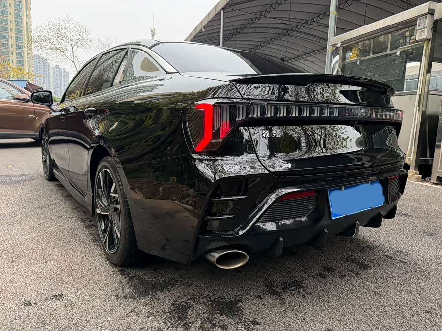 Lynk & Co 03 2.0T DCT Sport Pro - zdjęcie 10