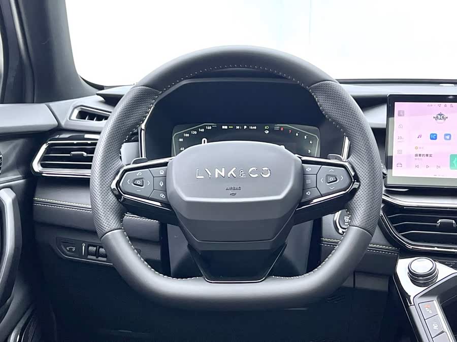 Lynk & Co 06 2023 Remix 1.5T Halo - zdjęcie 16