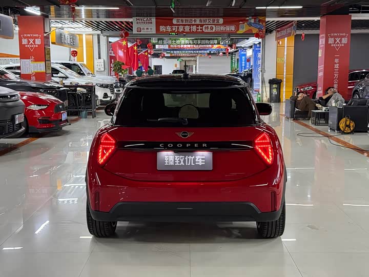 MINI 2025 1.5T COOPER Classic 3-Door - zdjęcie 18