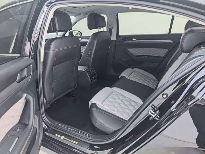 Magotan 2023 2.0T 330TSI DSG Leading - zdjęcie 18