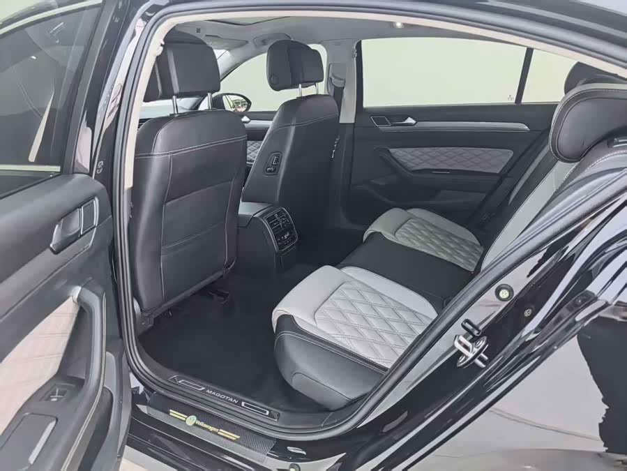 Magotan 2023 2.0T 330TSI DSG Leading - zdjęcie 7