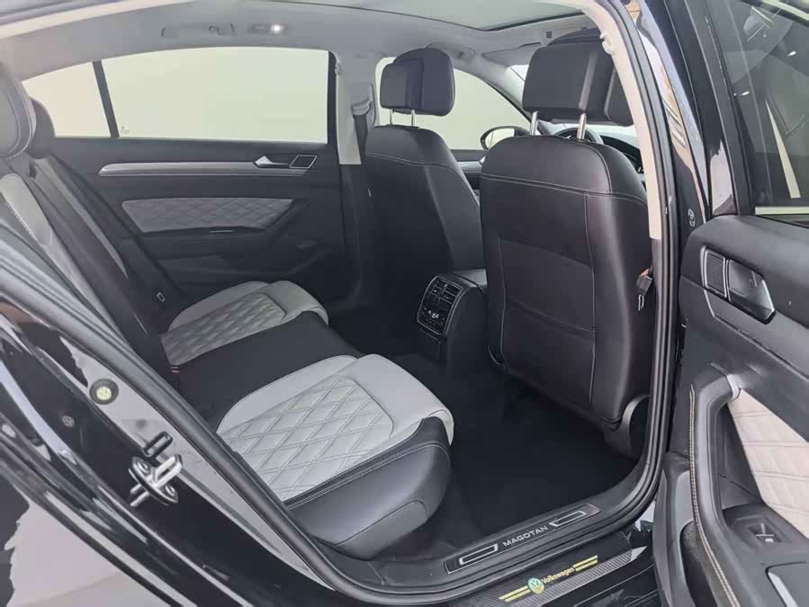 Magotan 2023 2.0T 330TSI DSG Leading - zdjęcie 8