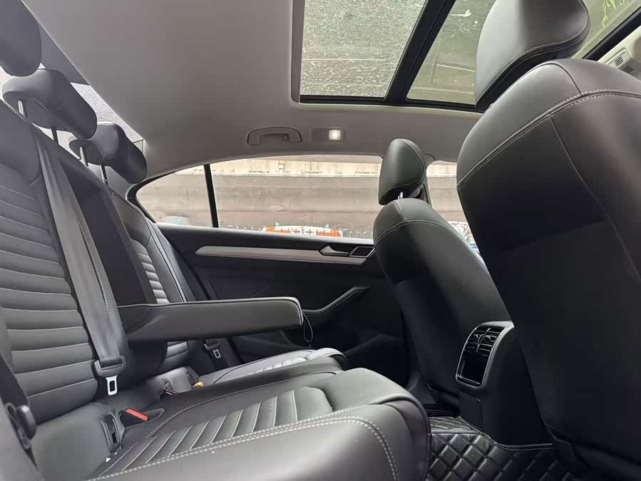 Magotan 2023 200 Million Commemorative Edition 280TSI DSG Comfort - zdjęcie 12