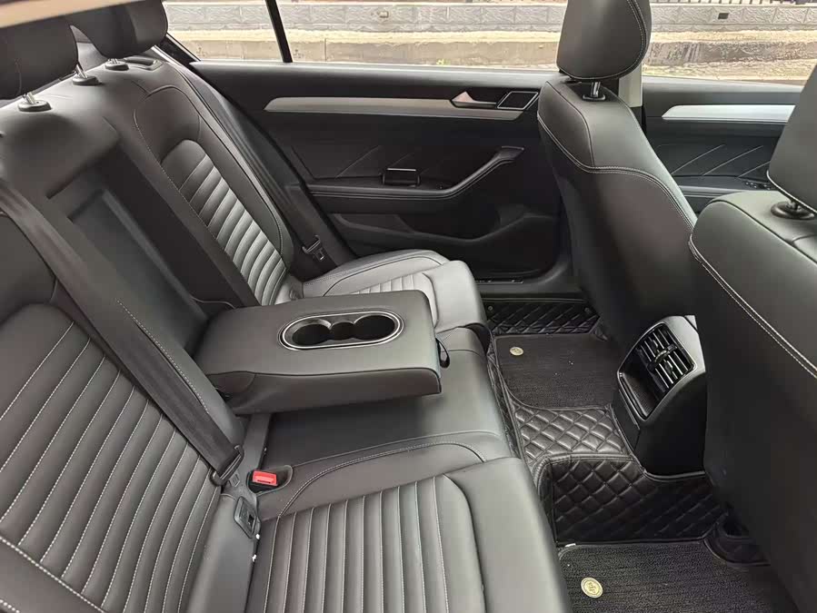 Magotan 2023 200 Million Commemorative Edition 280TSI DSG Comfort - zdjęcie 13