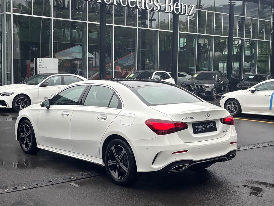 Mercedes-Benz A-Class 2023 A 200 L Fashion Edition - zdjęcie 3