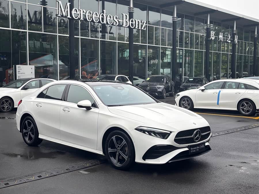 Mercedes-Benz A-Class 2023 A 200 L Fashion Edition - zdjęcie 4