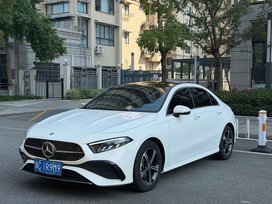 Mercedes-Benz A-Class 2024 A 200 L Fashion Edition - zdjęcie 1