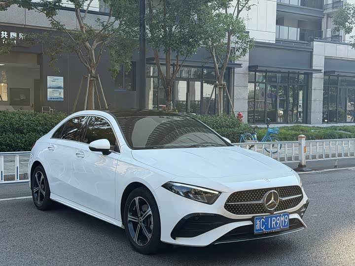 Mercedes-Benz A-Class 2024 A 200 L Fashion Edition - zdjęcie 12