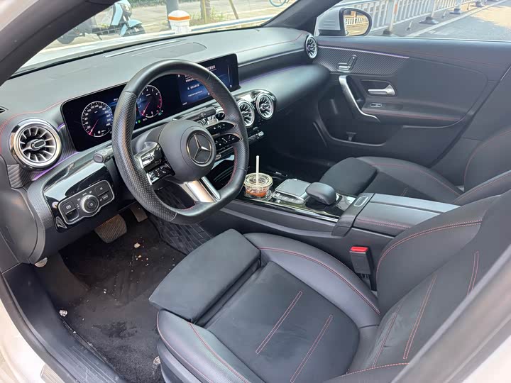 Mercedes-Benz A-Class 2024 A 200 L Fashion Edition - zdjęcie 14