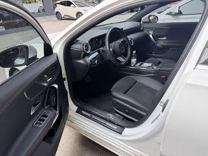 Mercedes-Benz A-Class 2024 Facelift A 200 L Fashion Edition - zdjęcie 11