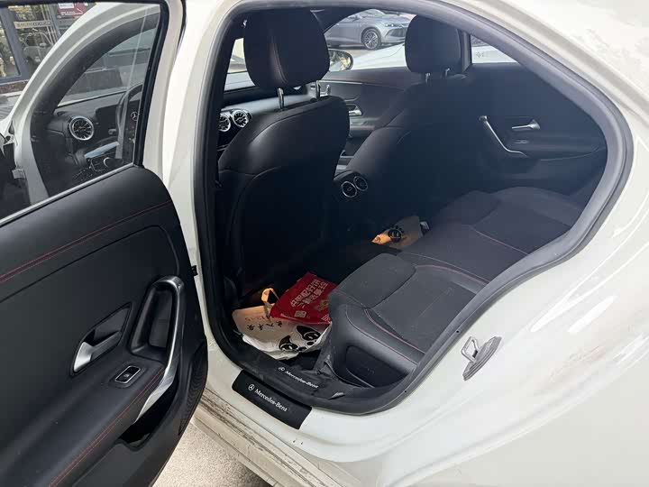 Mercedes-Benz A-Class 2024 Facelift A 200 L Fashion Edition - zdjęcie 12