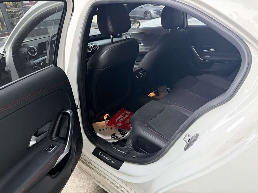 Mercedes-Benz A-Class 2024 Facelift A 200 L Fashion Edition - zdjęcie 5